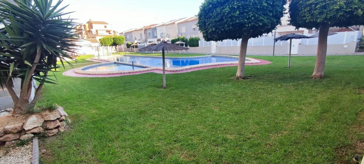 Estudio De Lujo Torrevieja Bagian luar foto